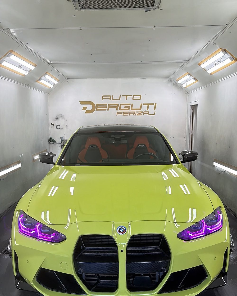 BMW M4 me ngjyrë të re jeshile te Auto Derguti